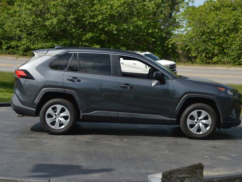 Used 2020 Toyota RAV4 LE image 12