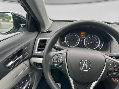 Used 2017 Acura TLX FWD image 29