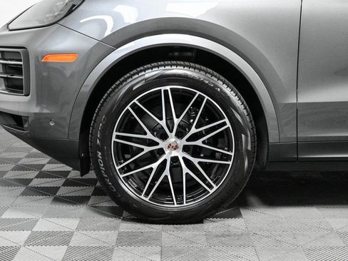 Certified 2025 Porsche Cayenne AWD image 35