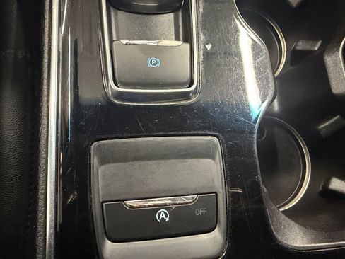 Used 2019 Ford Edge Titanium FWD image 43
