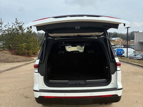 Used 2023 Lincoln Navigator L Reserve image 6