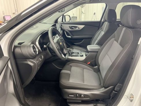 Used 2025 Chevrolet Blazer LT AWD/4WD image 19