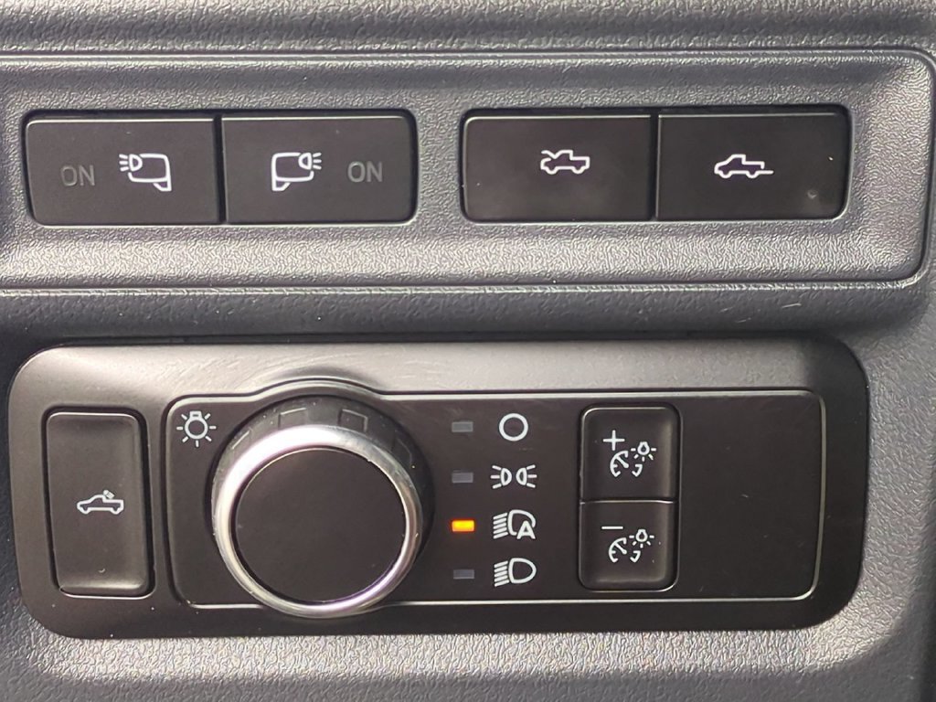 Used 2023 Ford F150 Lightning Platinum AWD/4WD image 31