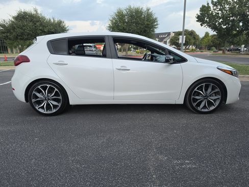 Used 2017 Kia Forte SX FWD image 9