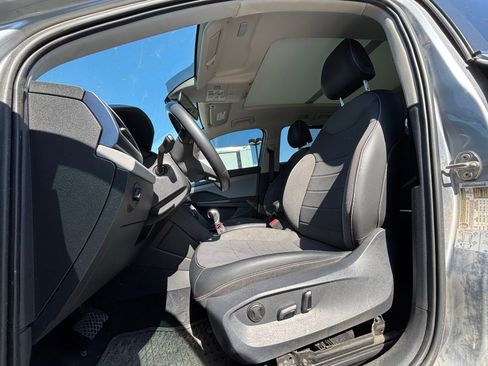 Used 2022 Volkswagen Taos SE AWD/4WD image 6