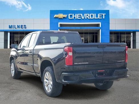 Used 2021 Chevrolet Silverado 1500 Custom image 3