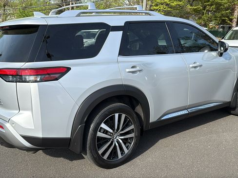 Certified 2023 Nissan Pathfinder Platinum image 28