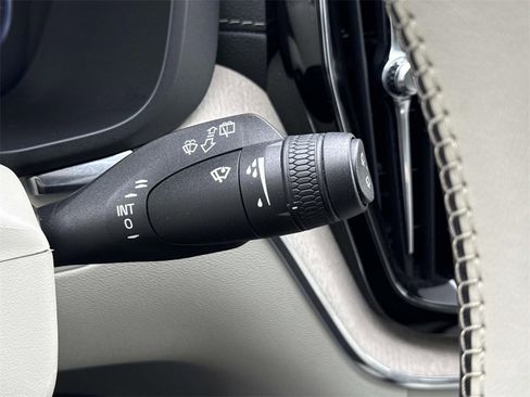 Used 2020 Volvo XC60 T6 Inscription w/ Protection Package Premier image 28