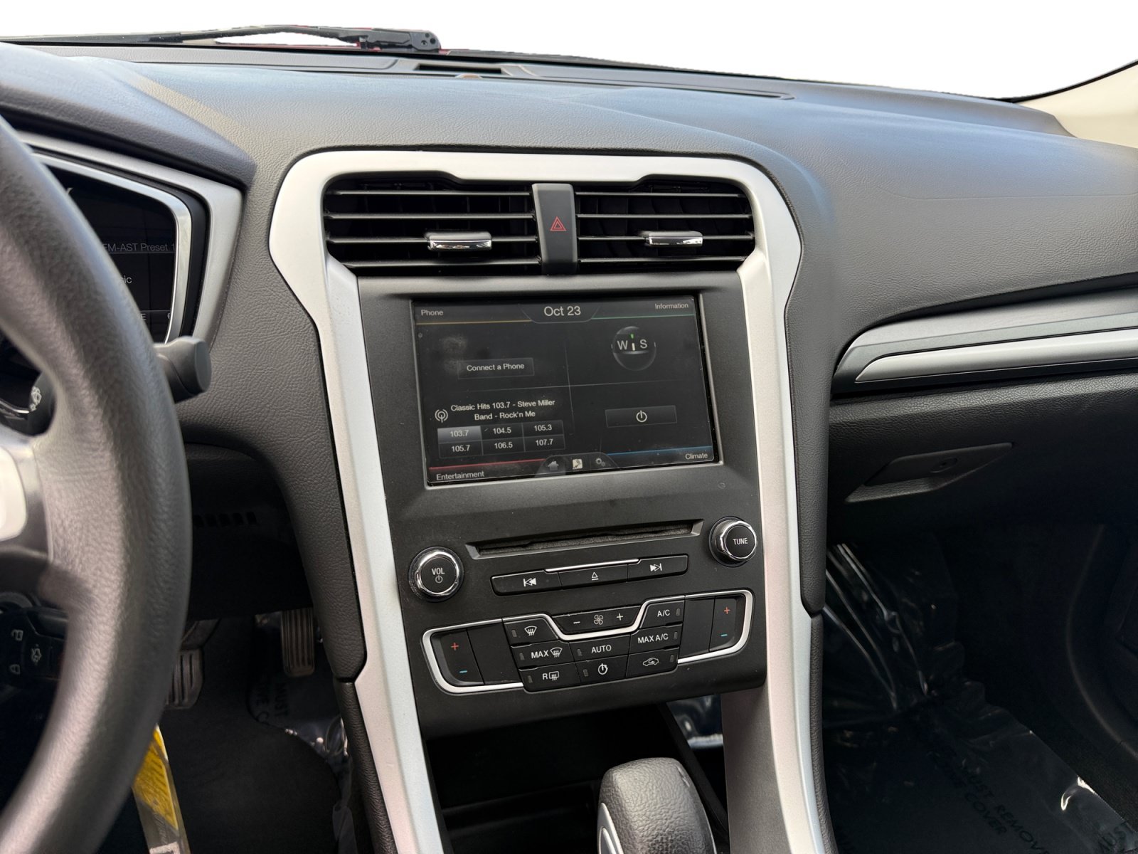 Used 2016 Ford Fusion SE FWD image 12