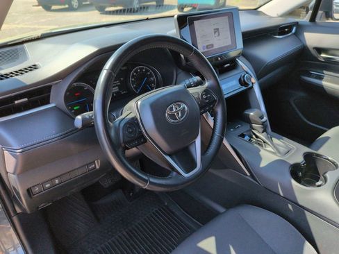 Used 2024 Toyota Venza LE image 28