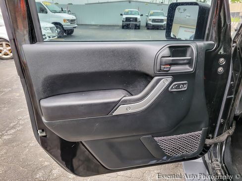 Used 2018 Jeep Wrangler Unlimited Sahara AWD/4WD image 21