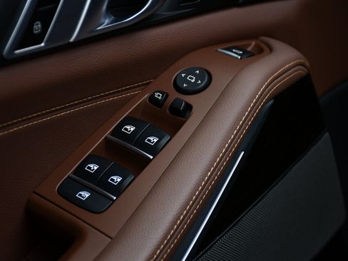 Used 2021 BMW X5 M50i w/ Premium Package image 19