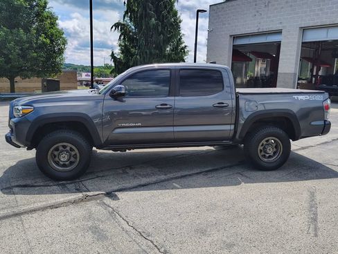 Used 2021 Toyota Tacoma TRD Off-Road w/ Technology Package AWD/4WD image 12