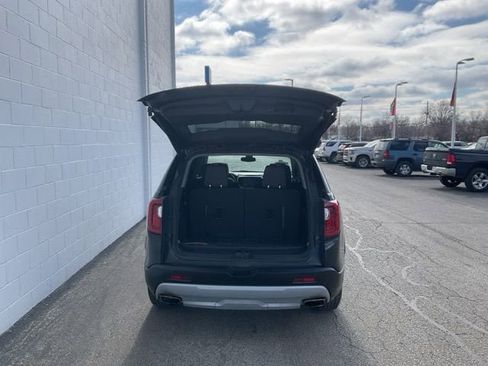 Used 2023 GMC Acadia SLT w/ LPO, Floor Liner Package image 7