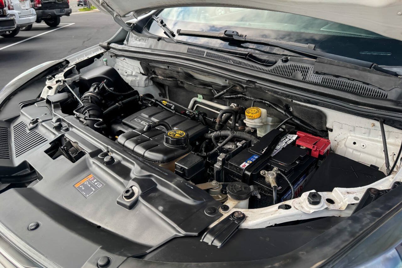 Used 2019 Chevrolet Trax LS AWD/4WD image 25