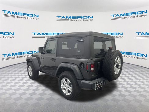 Used 2018 Jeep Wrangler Sport S image 3