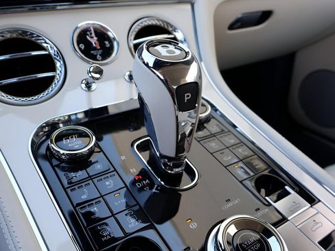 Used 2026 Bentley Continental GTC AWD/4WD image 32