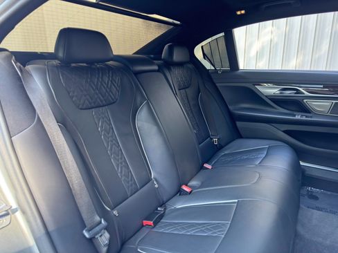 Used 2022 BMW 740i w/ M Sport Package RWD image 41