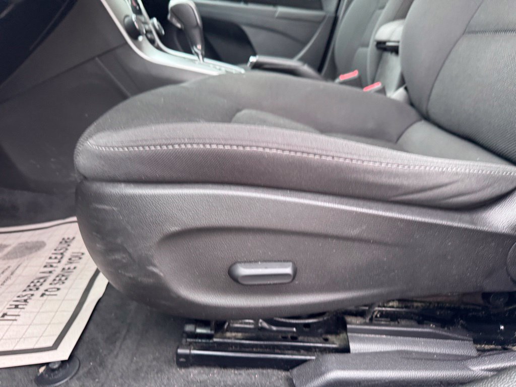 Used 2016 Chevrolet Cruze LT FWD image 13