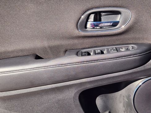 Used 2017 Honda HR-V EX image 23