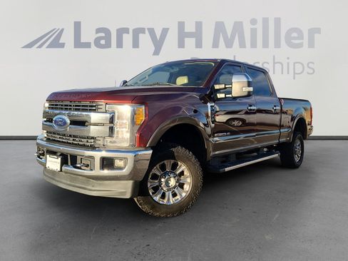 Used 2017 Ford F250 Lariat w/ Chrome Package image 1