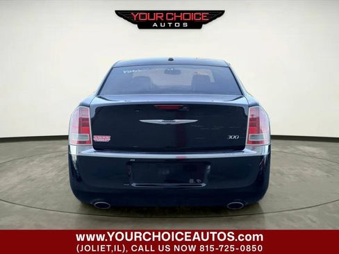 Used 2011 Chrysler 300 Limited RWD image 4