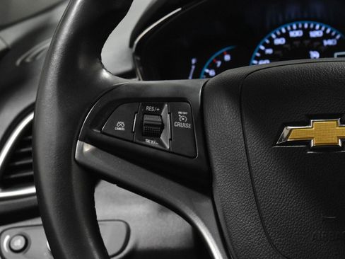 Used 2019 Chevrolet Trax LT w/ LT Convenience Package AWD/4WD image 7