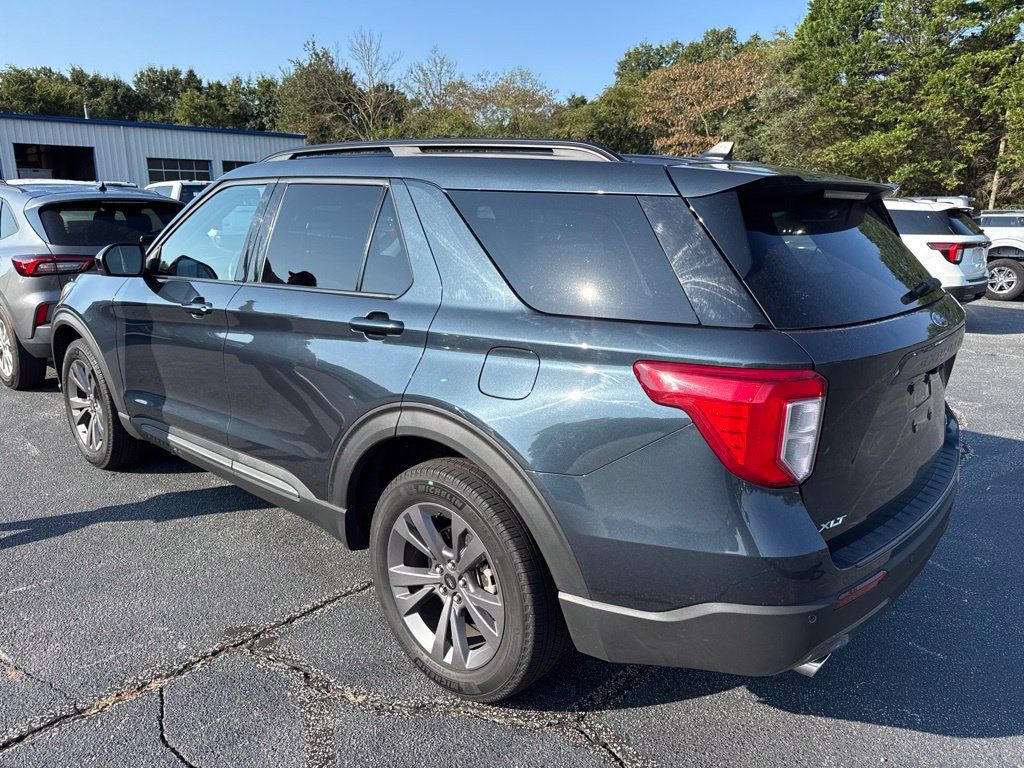 Used 2024 Ford Explorer XLT w/ Equipment Group 202A AWD/4WD image 3