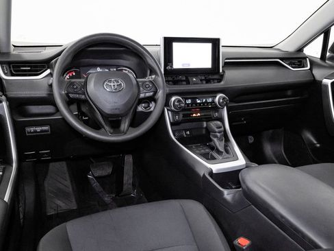 Used 2025 Toyota RAV4 XLE AWD/4WD image 7