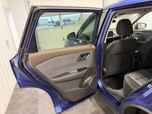 Used 2022 Nissan Rogue S AWD/4WD image 6