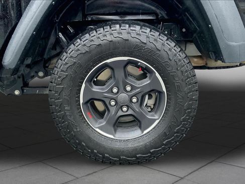 Used 2023 Jeep Gladiator Rubicon w/ Cold Weather Group AWD/4WD image 11