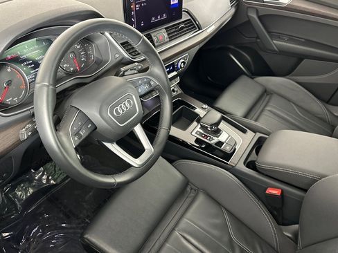 Used 2023 Audi Q5 2.0T Premium w/ Convenience Package image 9