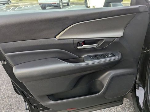 Used 2025 Toyota Grand Highlander XLE image 21