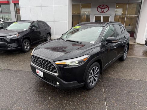 Certified 2024 Toyota Corolla Cross XLE image 2