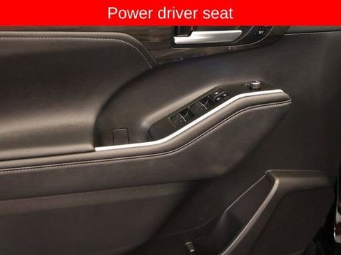 Used 2023 Toyota Highlander Limited image 10