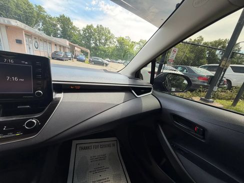 Used 2022 Toyota Corolla LE w/ Carpet Mat Package (TMS) FWD image 25