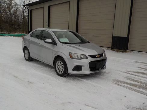 Used 2017 Chevrolet Sonic LT image 3