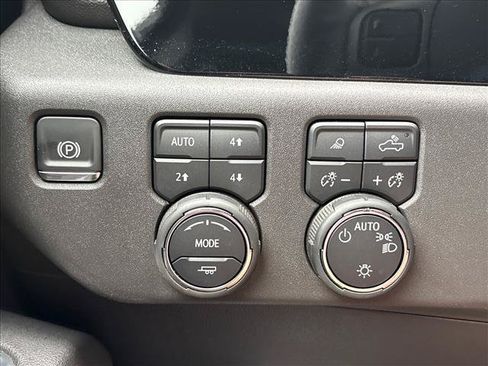 Certified 2025 Chevrolet Silverado 1500 LT AWD/4WD image 17