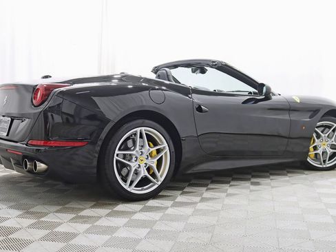 Used 2016 Ferrari California T RWD image 9