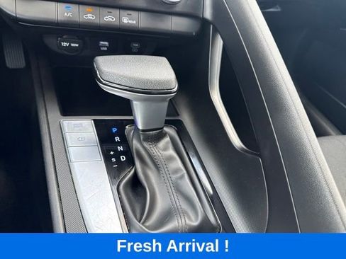 Used 2024 Hyundai Elantra SE FWD image 7
