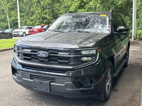 Used 2025 Ford Expedition Active RWD image 3