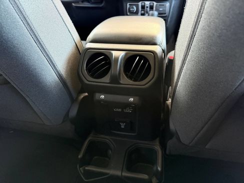 Used 2025 Jeep Wrangler Unlimited Sahara AWD/4WD image 23