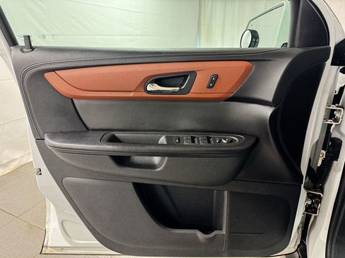 Used 2017 Chevrolet Traverse LT w/ Style and Technology Package FWD image 15