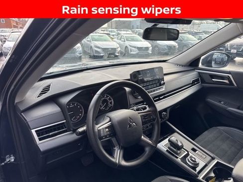 Used 2024 Mitsubishi Outlander AWD image 9