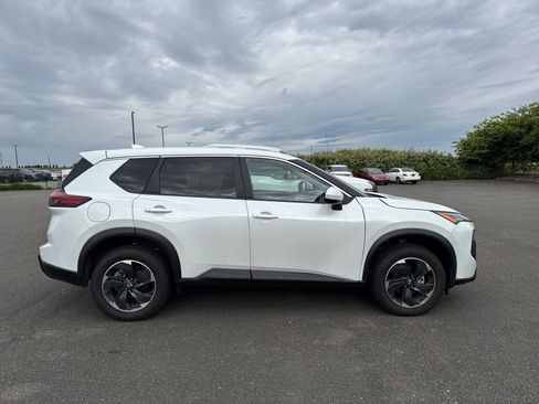 Used 2025 Nissan Rogue SV AWD/4WD image 6