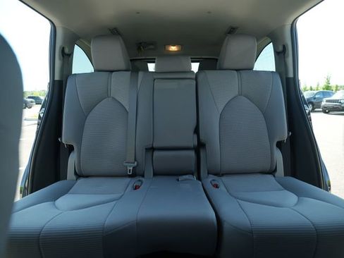 Used 2023 Toyota Highlander L FWD image 33