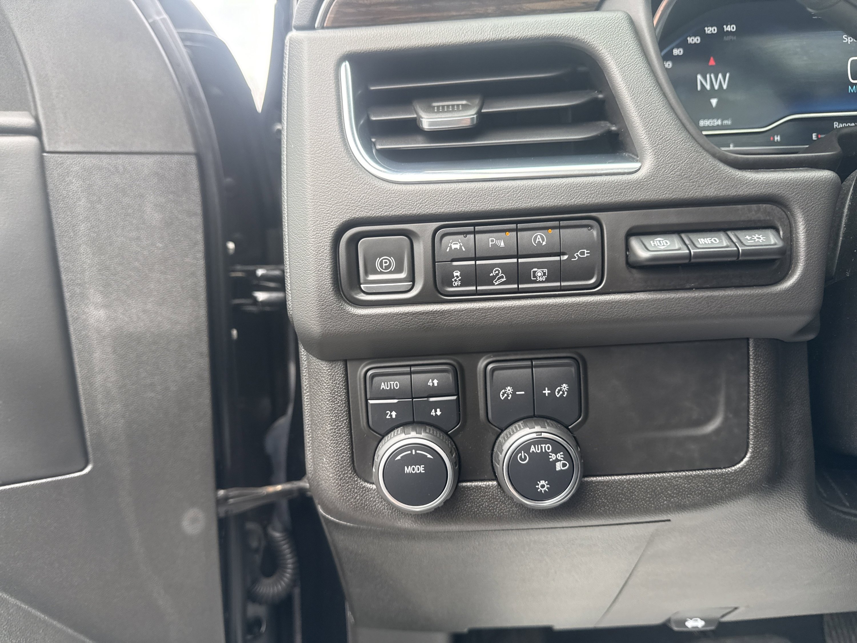 Used 2022 Chevrolet Tahoe High Country AWD/4WD image 25