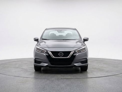 Used 2025 Nissan Versa SV image 2