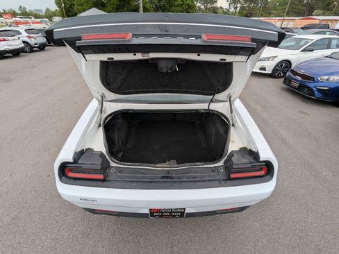 Used 2018 Dodge Challenger SXT image 5