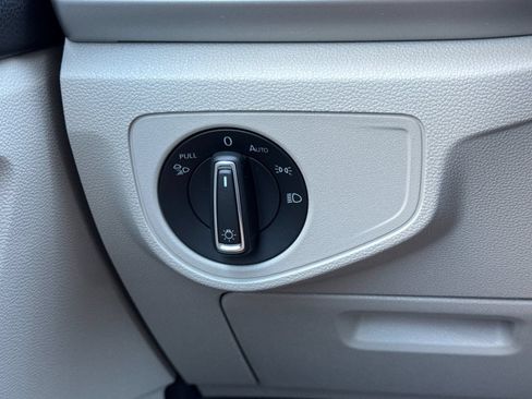 Used 2021 Volkswagen Atlas SE w/ Panoramic Sunroof Package FWD image 35